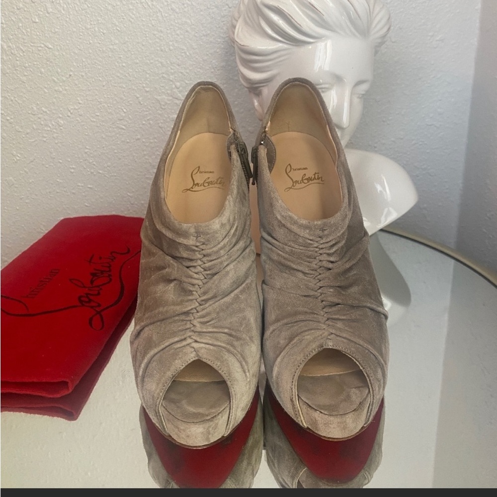 Louboutians 💋❤️🔥 Beautiful red bottom booties 💋